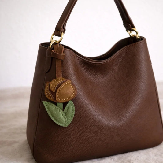 Handcrafted Leather Tulip Bag Charm – Minimalist Sheep Leather Floral Keychain | Elegant Hand-Stitched Handbag Pendant | Soft Botanical Gift for Her