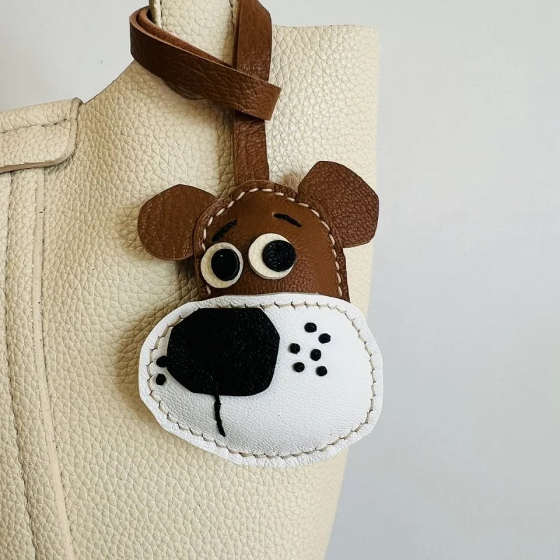 Dije y llavero de cuero hecho a mano con forma de cachorro para bolso – Precioso colgante artesanal con cara de perro | Accesorio de cuero para bolso | Regalo para ella