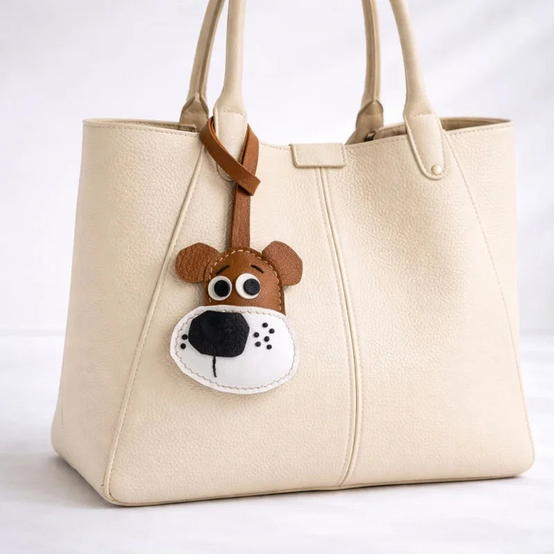 Dije y llavero de cuero hecho a mano con forma de cachorro para bolso – Precioso colgante artesanal con cara de perro | Accesorio de cuero para bolso | Regalo para ella