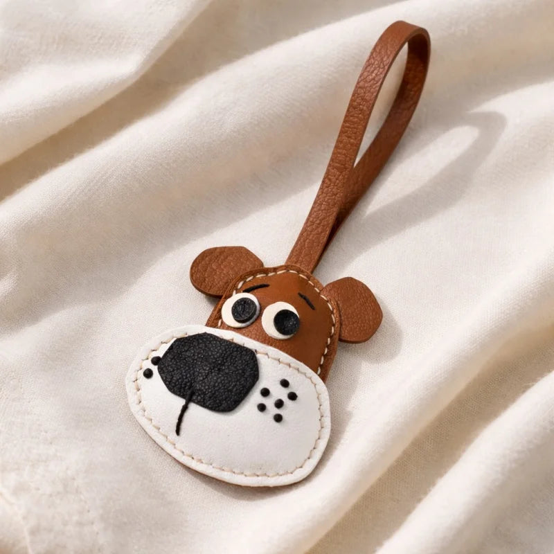 Dije y llavero de cuero hecho a mano con forma de cachorro para bolso – Precioso colgante artesanal con cara de perro | Accesorio de cuero para bolso | Regalo para ella