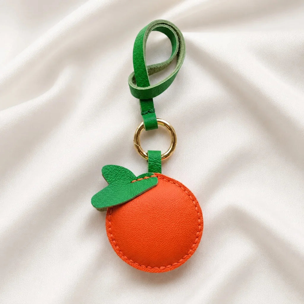 Dije de cuero naranja para bolso – Colgante de fruta de piel de vaca hecho a mano | Bonito llavero de cítricos | Regalo creativo para parejas y mejores amigas