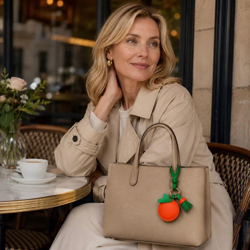 Dije de cuero naranja para bolso – Colgante de fruta de piel de vaca hecho a mano | Bonito llavero de cítricos | Regalo creativo para parejas y mejores amigas
