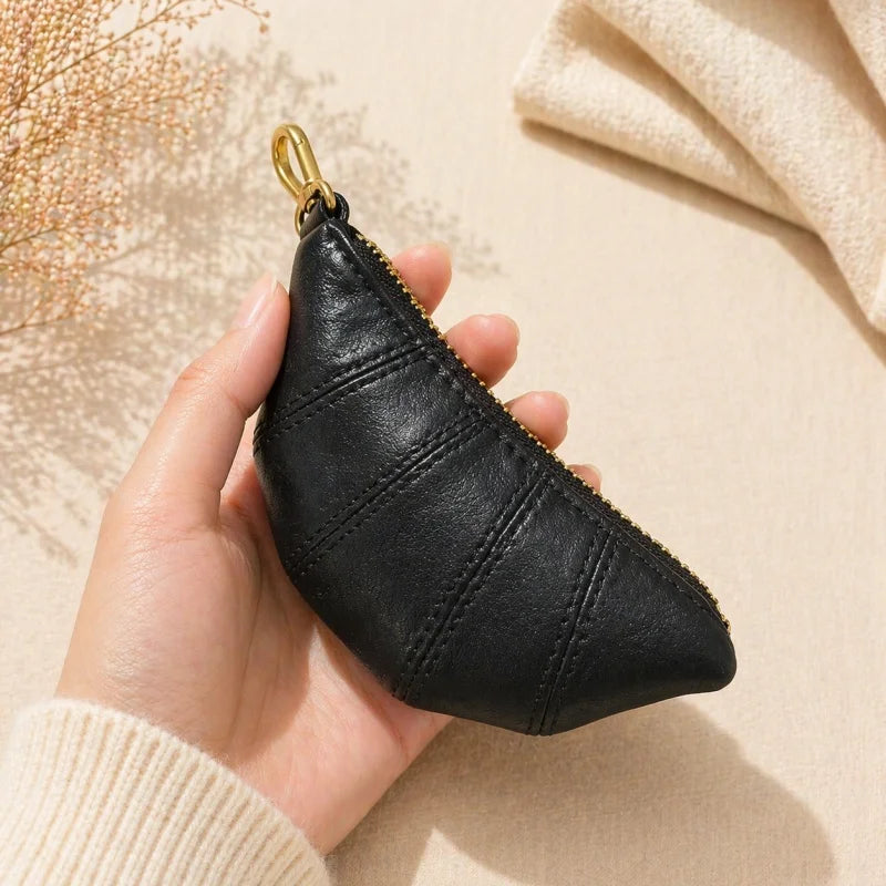Dije de bolso de cuero con forma de croissant – Miniorganizador de cuero flor hecho a mano | Porta pintalabios y monedero | Colgante creativo para bolso vintage