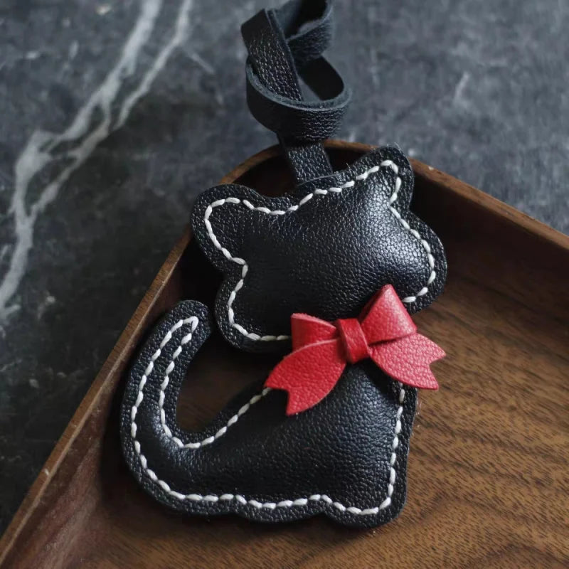Couple Cat Leather Bag Charms – Handmade Lambskin Kitty Pendant with Bow | Cute Keychain Accessory for Lovers & Backpacks | Elegant Gift for Cat Fans