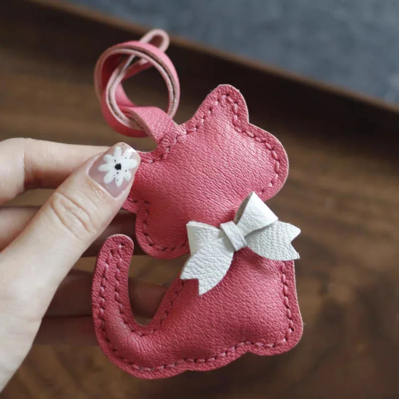 Couple Cat Leather Bag Charms – Handmade Lambskin Kitty Pendant with Bow | Cute Keychain Accessory for Lovers & Backpacks | Elegant Gift for Cat Fans
