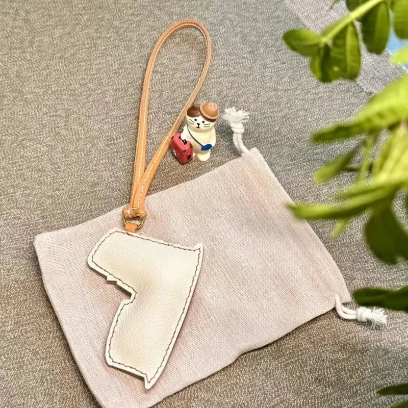 Roman Colosseum Leather Bag Charm – Handmade Full-Grain Landmark Pendant | Artistic Travel-Inspired Accessory for Handbags & Backpacks | Elegant Gift for Women Who Love Culture & History