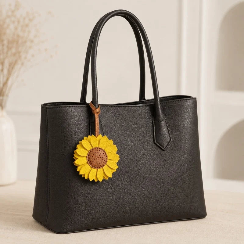 Colgante de cuero de girasol para bolso – Colgante floral hecho a mano de cuero auténtico con correa | Llavero alegre accesorio para bolso | Regalo para ella