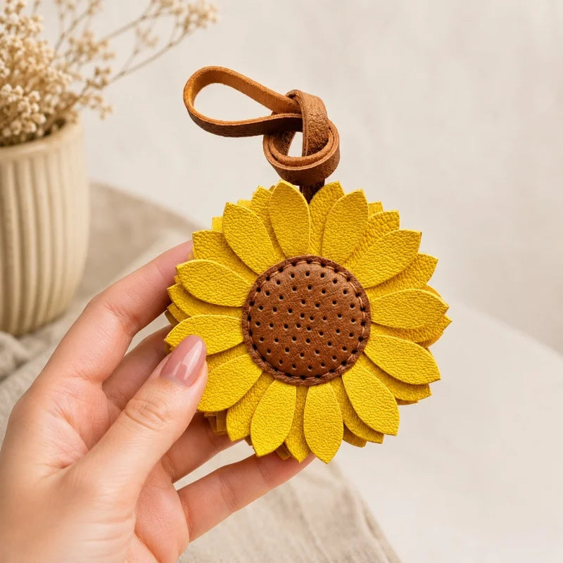 Colgante de cuero de girasol para bolso – Colgante floral hecho a mano de cuero auténtico con correa | Llavero alegre accesorio para bolso | Regalo para ella