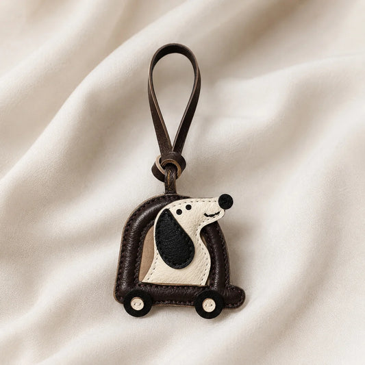 Llavero o Colgante Vintage de Piel con Forma de Perro Pequeño – Colgante de Cachorro de Cuero Genuino Hecho a Mano | Regalo Juguetón para Llavero y Bolso