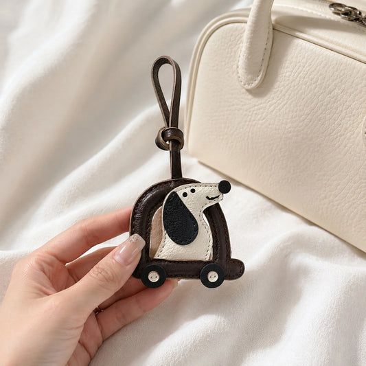 Llavero o Colgante Vintage de Piel con Forma de Perro Pequeño – Colgante de Cachorro de Cuero Genuino Hecho a Mano | Regalo Juguetón para Llavero y Bolso
