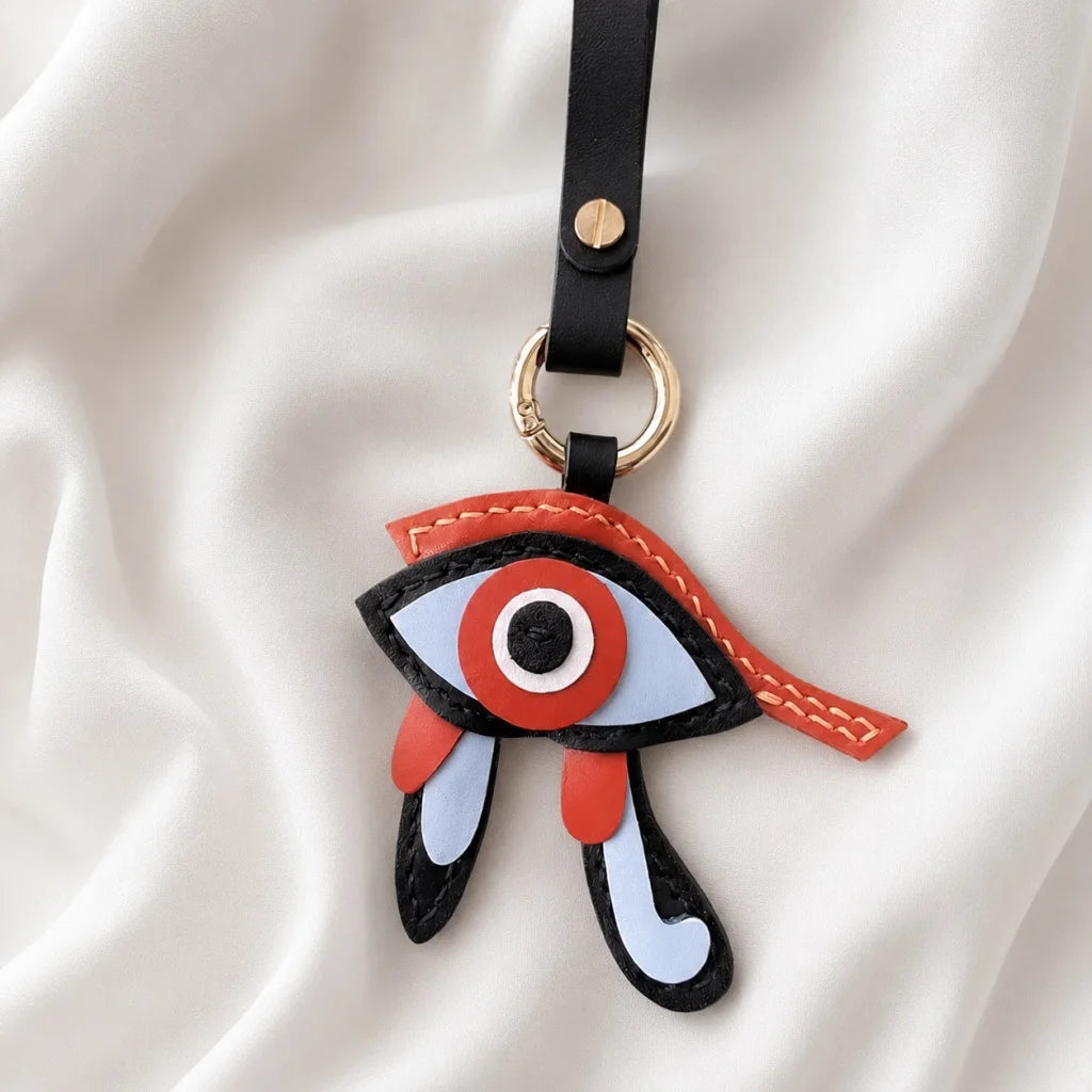 Amuleto para bolso de piel de cabra Ojo Místico de Horus – Llavero hecho a mano | Talismán egipcio de protección | Colgante de la suerte para bolsos