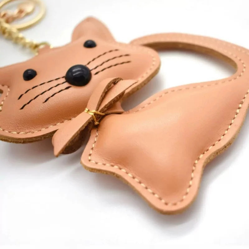 Nordic Gentle Cat Leather Bag Charm – Handmade Full-Grain Leather Keychain | Cute Animal Bookmark & Bag Pendant | Soft-Tone INS Gift for Cat Lovers