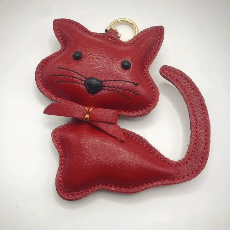 Nordic Gentle Cat Leather Bag Charm – Handmade Full-Grain Leather Keychain | Cute Animal Bookmark & Bag Pendant | Soft-Tone INS Gift for Cat Lovers