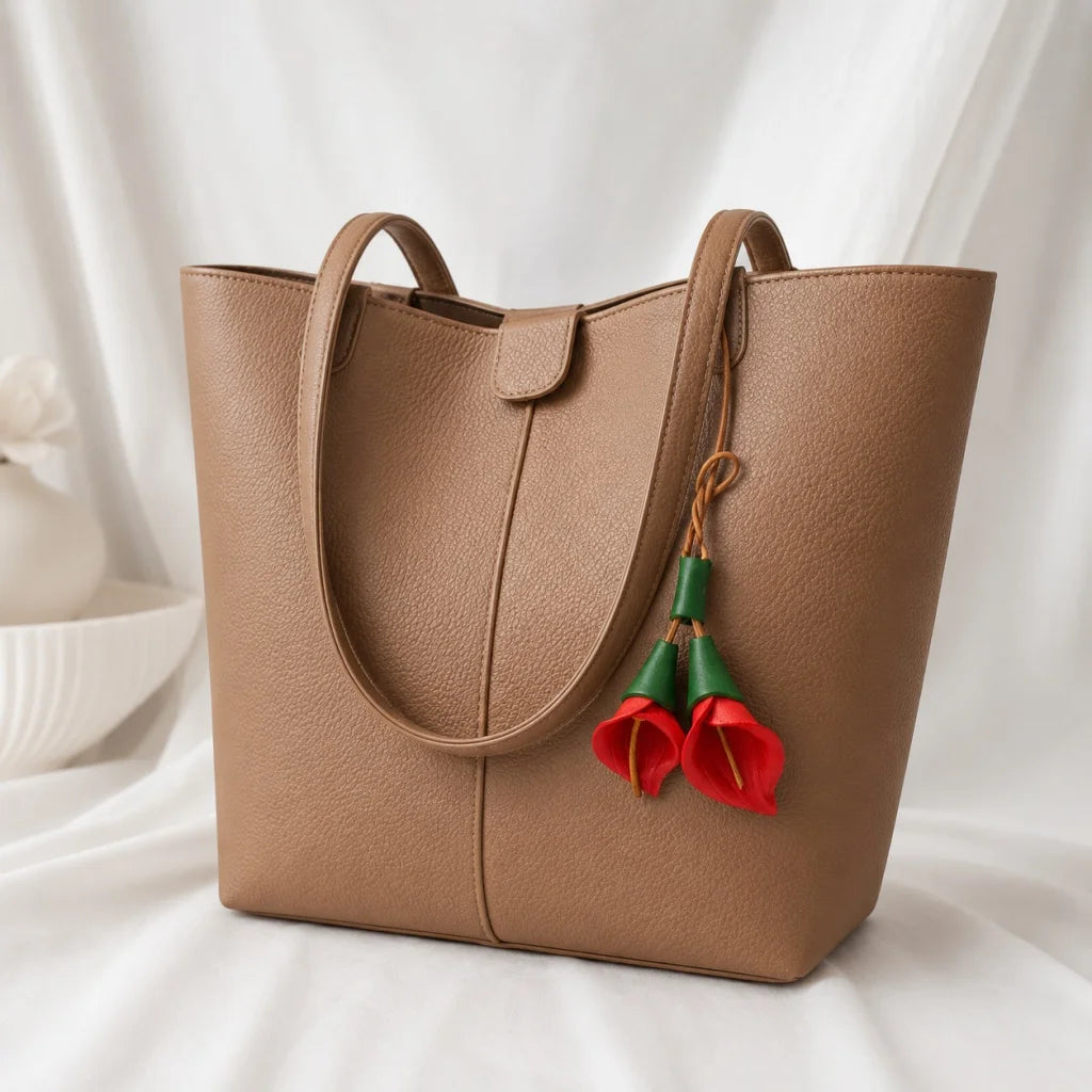 Lucky Anthurium Leather Bag Charm – Handmade Full-Grain Leather Floral Pendant | Nordic-Inspired Handbag Accessory Keychain | Gift for Her