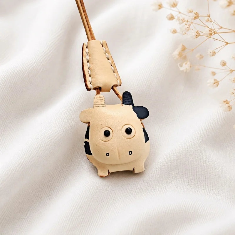 Amuleto de cuero con animal del zodiaco nórdico – Llavero de cuero de grano completo hecho a mano | Bonito colgante de animal para bolso | Regalo para ella