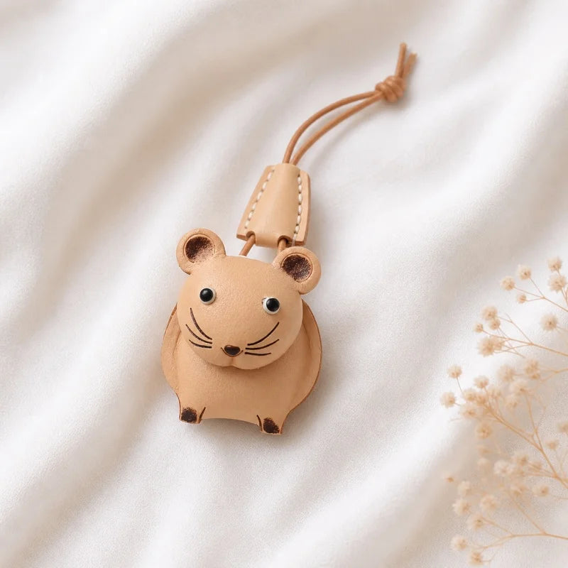 Amuleto de cuero con animal del zodiaco nórdico – Llavero de cuero de grano completo hecho a mano | Bonito colgante de animal para bolso | Regalo para ella