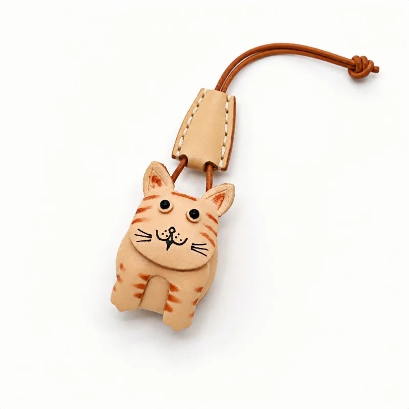 Amuleto de cuero con animal del zodiaco nórdico – Llavero de cuero de grano completo hecho a mano | Bonito colgante de animal para bolso | Regalo para ella