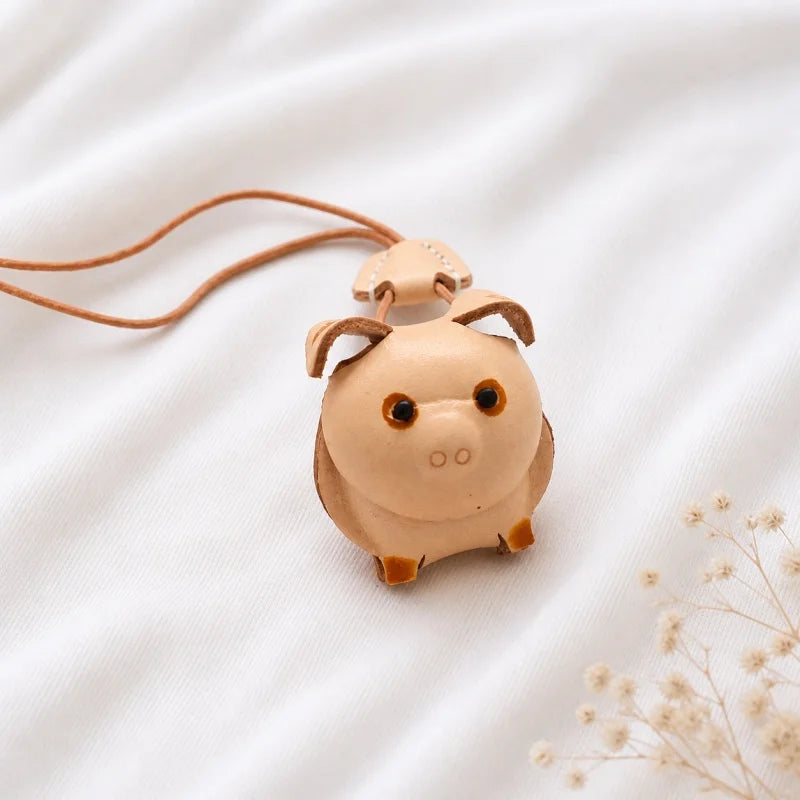 Amuleto de cuero con animal del zodiaco nórdico – Llavero de cuero de grano completo hecho a mano | Bonito colgante de animal para bolso | Regalo para ella