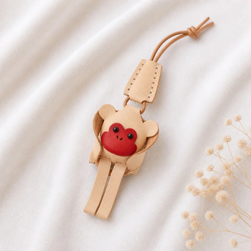 Amuleto de cuero con animal del zodiaco nórdico – Llavero de cuero de grano completo hecho a mano | Bonito colgante de animal para bolso | Regalo para ella