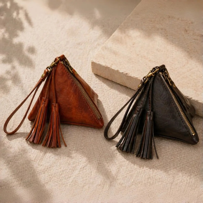 Estuche triangular de cuero vintage – Estuche para pintalabios y monedas de piel de vaca hecho a mano | Mini colgante con cremallera y borla | Regalo y organizador retro
