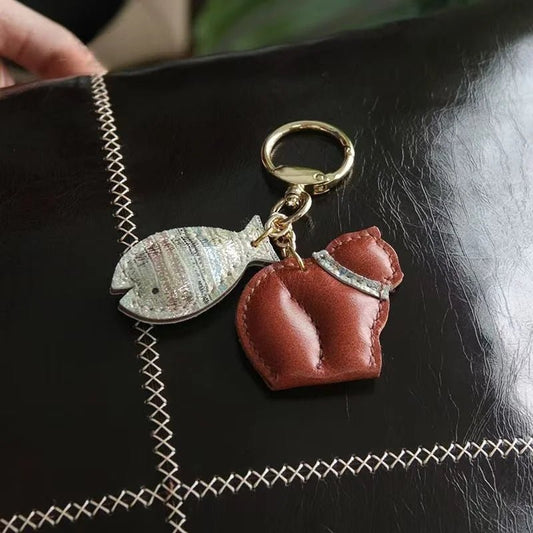 Cat & Fish Leather Bag Charm – Handmade French Goatskin Keychain | Whimsical Duo Pendant | Purse Accessory Gift for Cat Lovers - shewearing