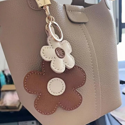 Exquisite Dual - Flower Horseshoe Buckle Sunflower Leather Charm - Multicolor Combination for Bags, Backpacks, and Keys, Perfect as a High - End Gift - shewearing