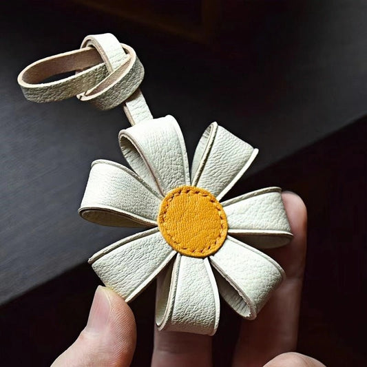 Geometric Daisy Leather Bag Charm – Minimalist Handmade Design, High - Quality Key Accessory, Premium Full - Grain Goatskin, Sophisticated Gift for Women - shewearing