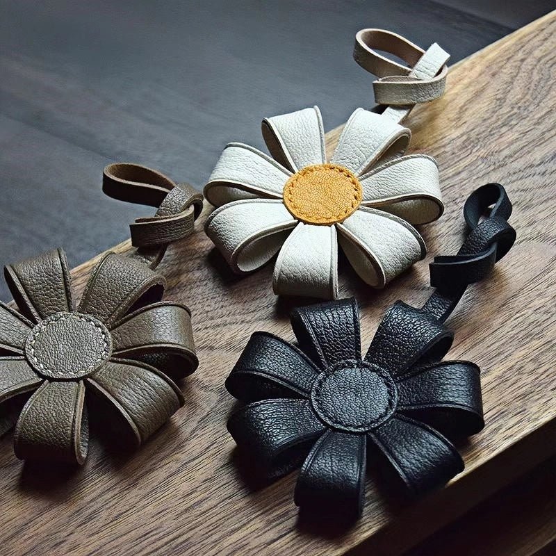 Geometric Daisy Leather Bag Charm – Minimalist Handmade Design, High - Quality Key Accessory, Premium Full - Grain Goatskin, Sophisticated Gift for Women - shewearing