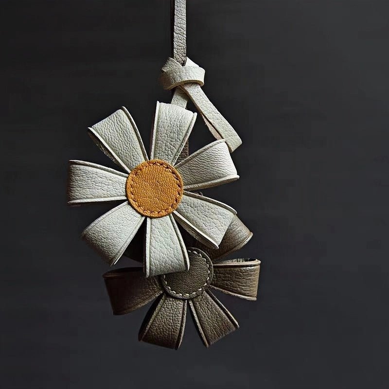 Geometric Daisy Leather Bag Charm – Minimalist Handmade Design, High - Quality Key Accessory, Premium Full - Grain Goatskin, Sophisticated Gift for Women - shewearing