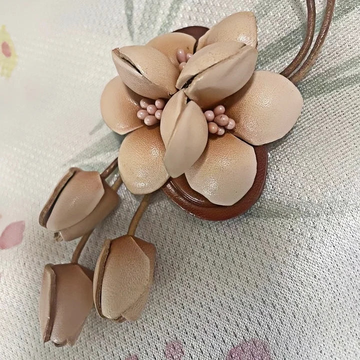 Nordic Floral Garden Leather Charm – Full - Grain Cowhide Handmade Accessory for Bags and Gifts, Blooming Style Elegance - shewearing