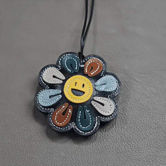 Sunflower Leather Bag Charm – Minimalist Chic Cowhide Pendant for Bags & Accessories - shewearing
